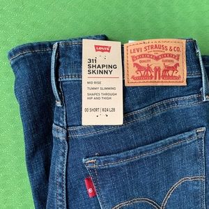 Levi’s 311 mid-rise shaping jeans - NWT!
